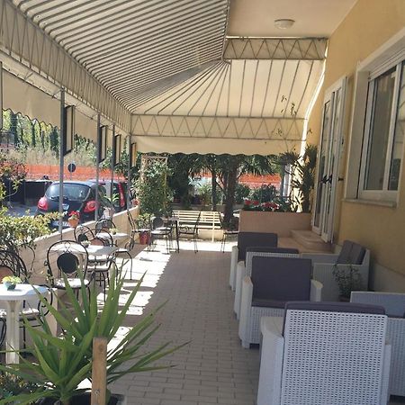 Hotel Villa Rinaldini Rimini Exterior foto