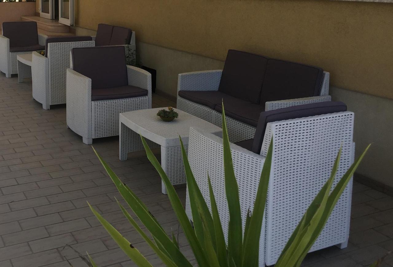 Hotel Villa Rinaldini Rimini Exterior foto