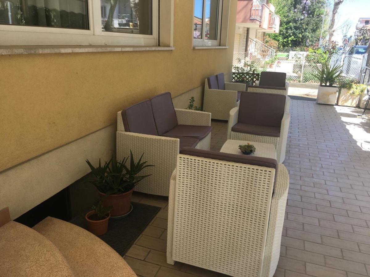 Hotel Villa Rinaldini Rimini Exterior foto