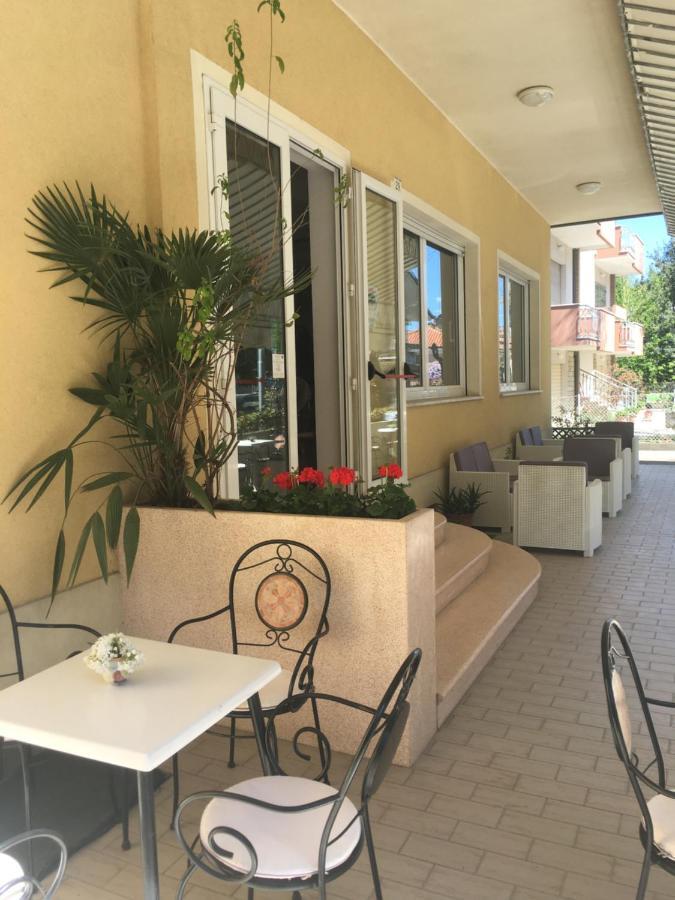 Hotel Villa Rinaldini Rimini Exterior foto